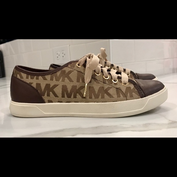 Michael Kors Logo City Sneaker - Picture 3 of 8